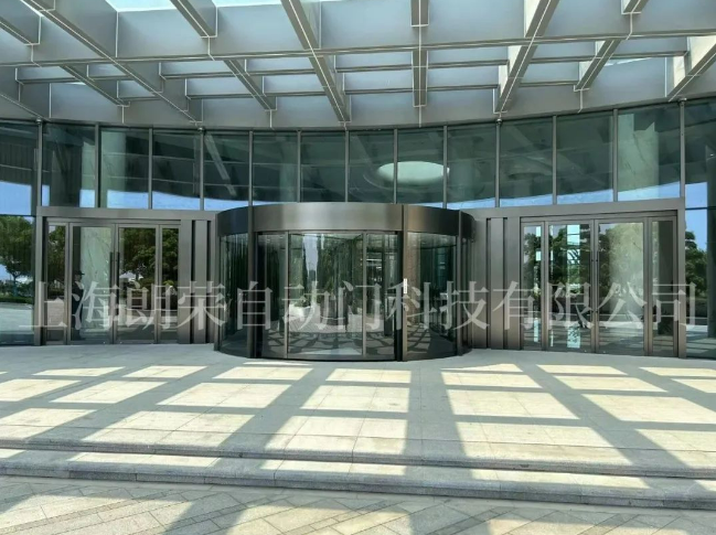 朗榮項目案例 | 6米超大兩翼旋轉門市民廣場及規劃展覽館